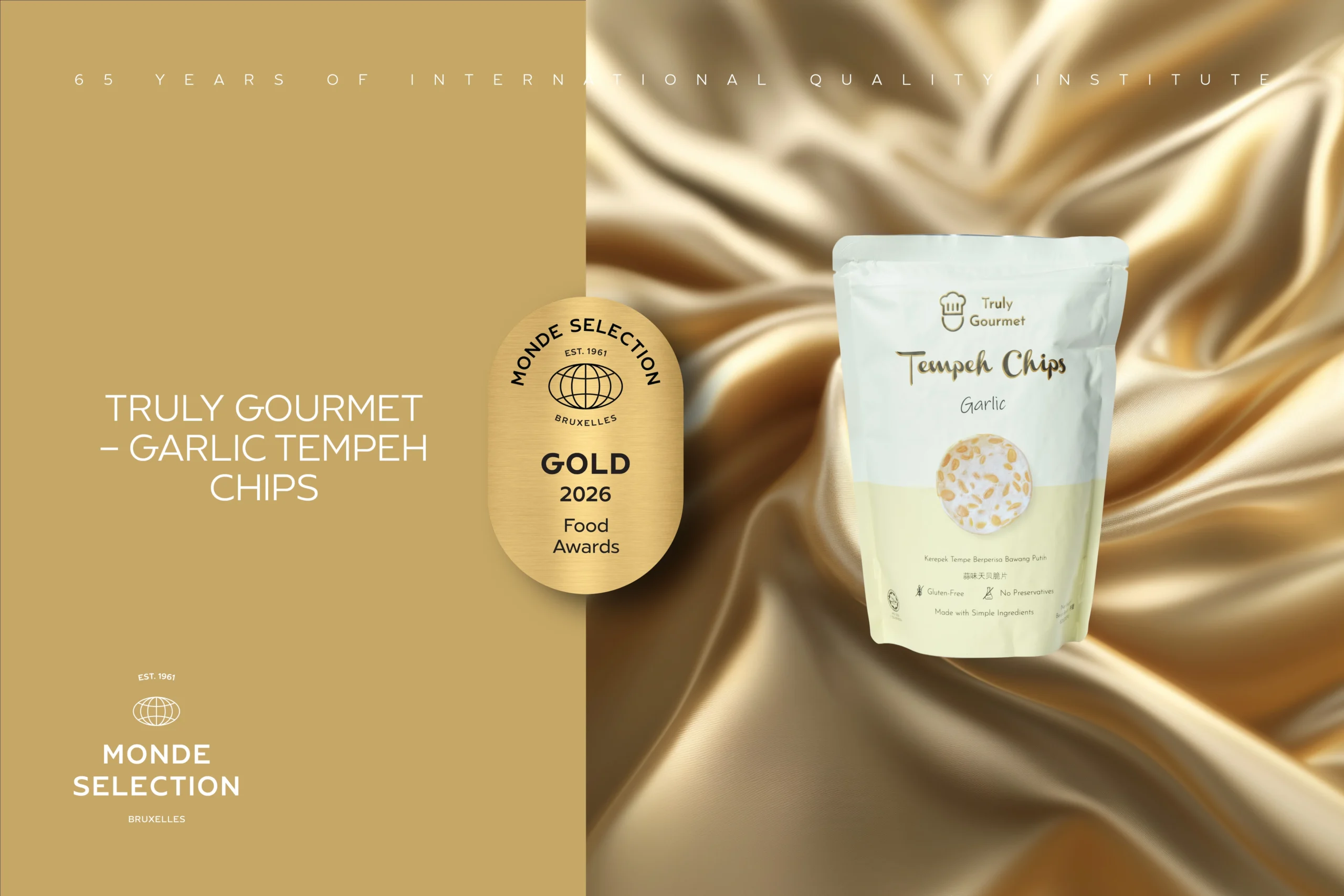 Truly Gourmet Garlic Tempeh Chips pack beside the Monde Selection Gold 2026 Food Awards badge